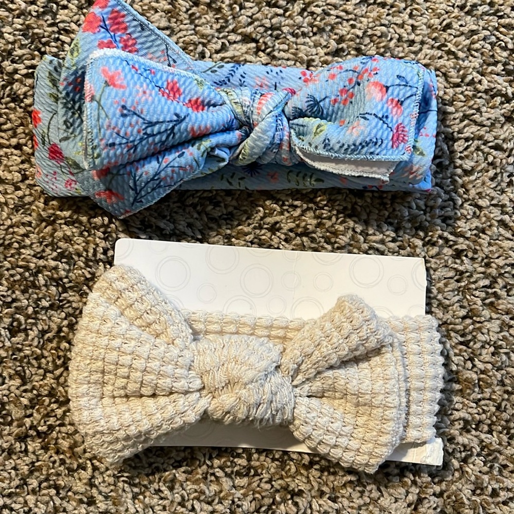 Baby girls bows . New